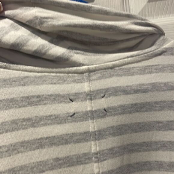 Lou & Grey striped cowl neck long sleeve top SZ medium - Picture 8 of 10